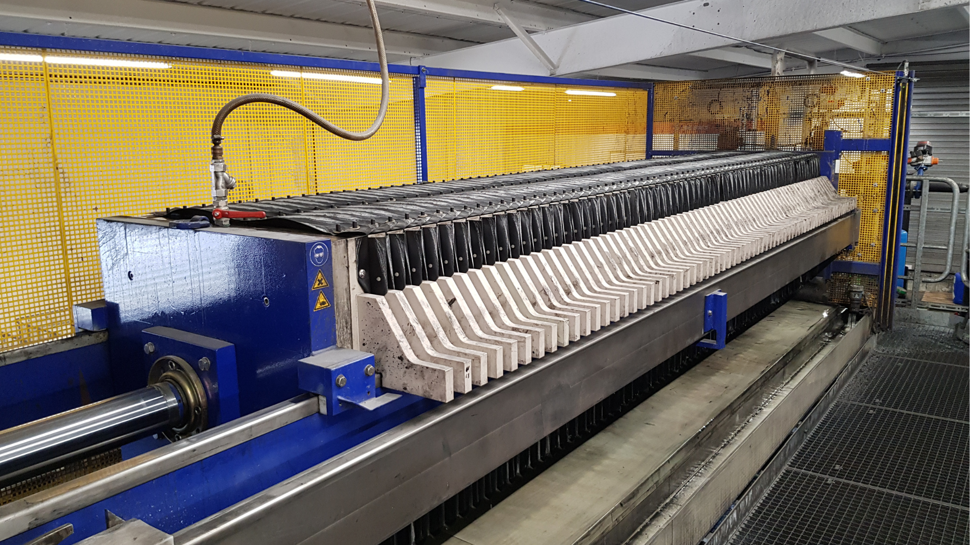 Kammerfilterpresse mit Anschwemmfiltration mittels Kieselgur