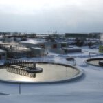 Kommunale Abwasserbehandlungsanlage im Winter